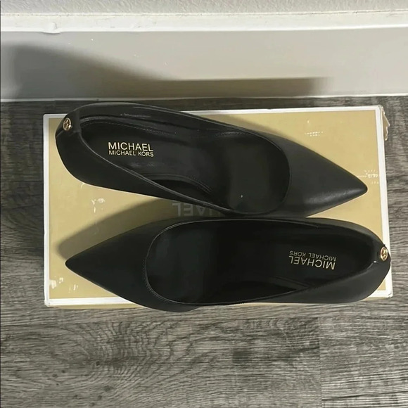 Michael Kors woman black heel 6M NWOT - Picture 2 of 9